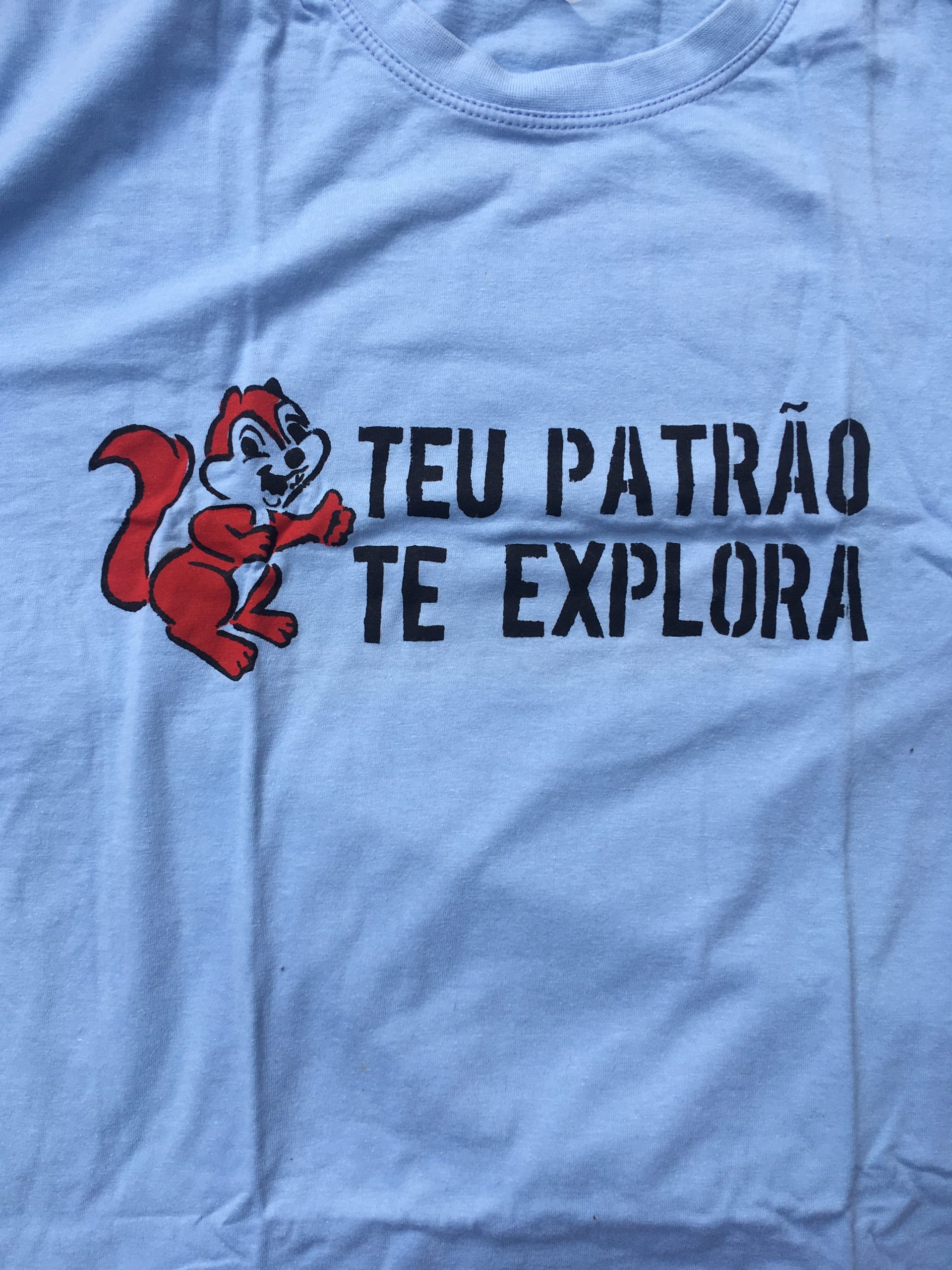 B9EE0E1E-B091-4545-BF01-BEEABFB59EEB Camiseta Teu patrão