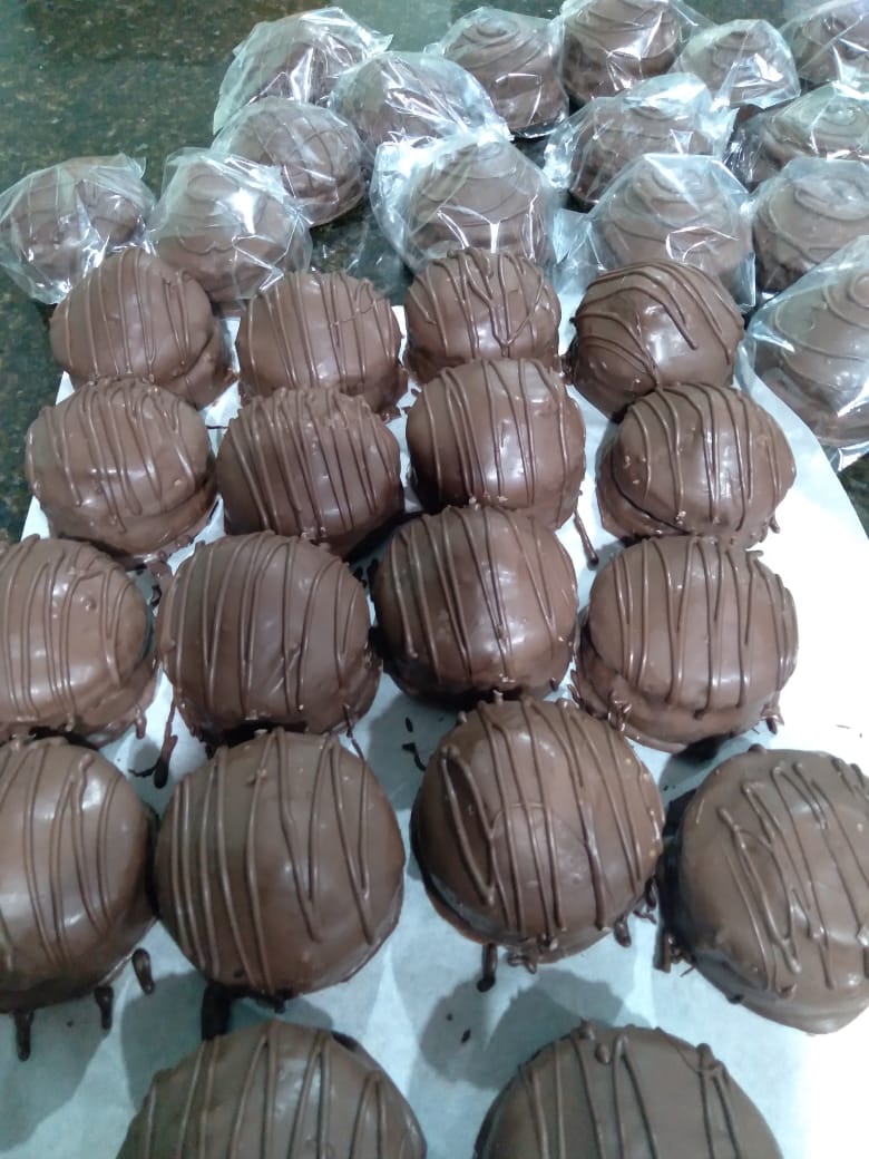 Pão de mel e melado recheado un.