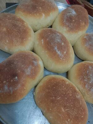 Pãozinho de aipim recheado com ricota, brócolis e ervas finas (unidade - em média 180 gramas)