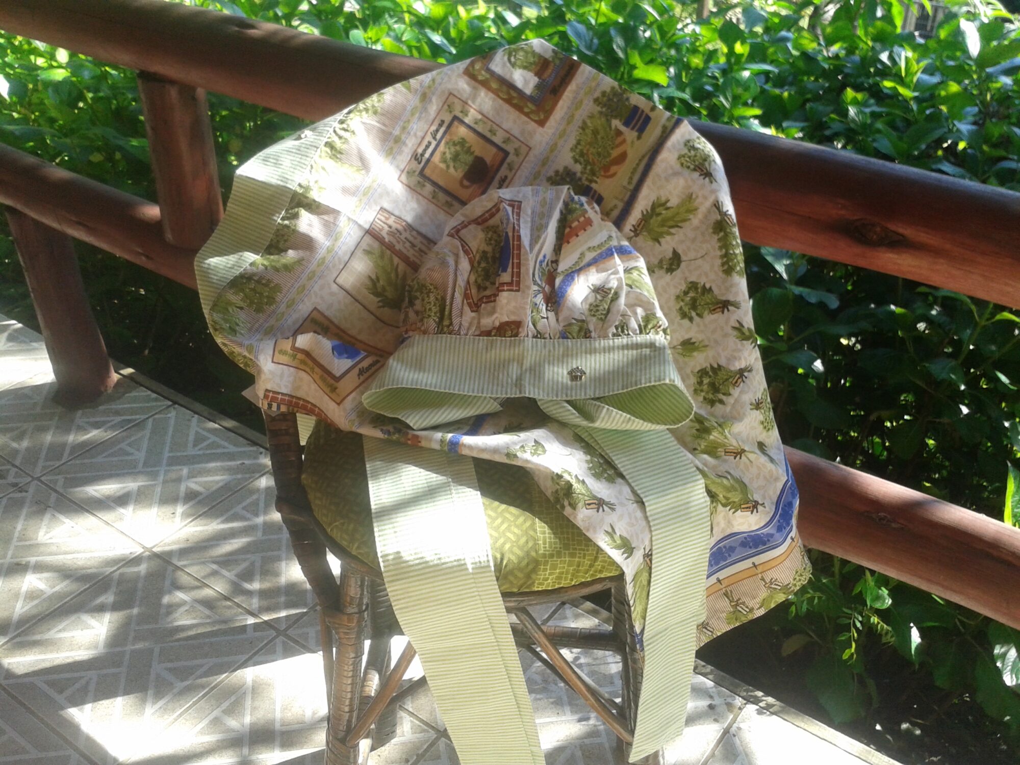 Linha Cozinha - Conjunto (1 avental de cintura e 1 touca)