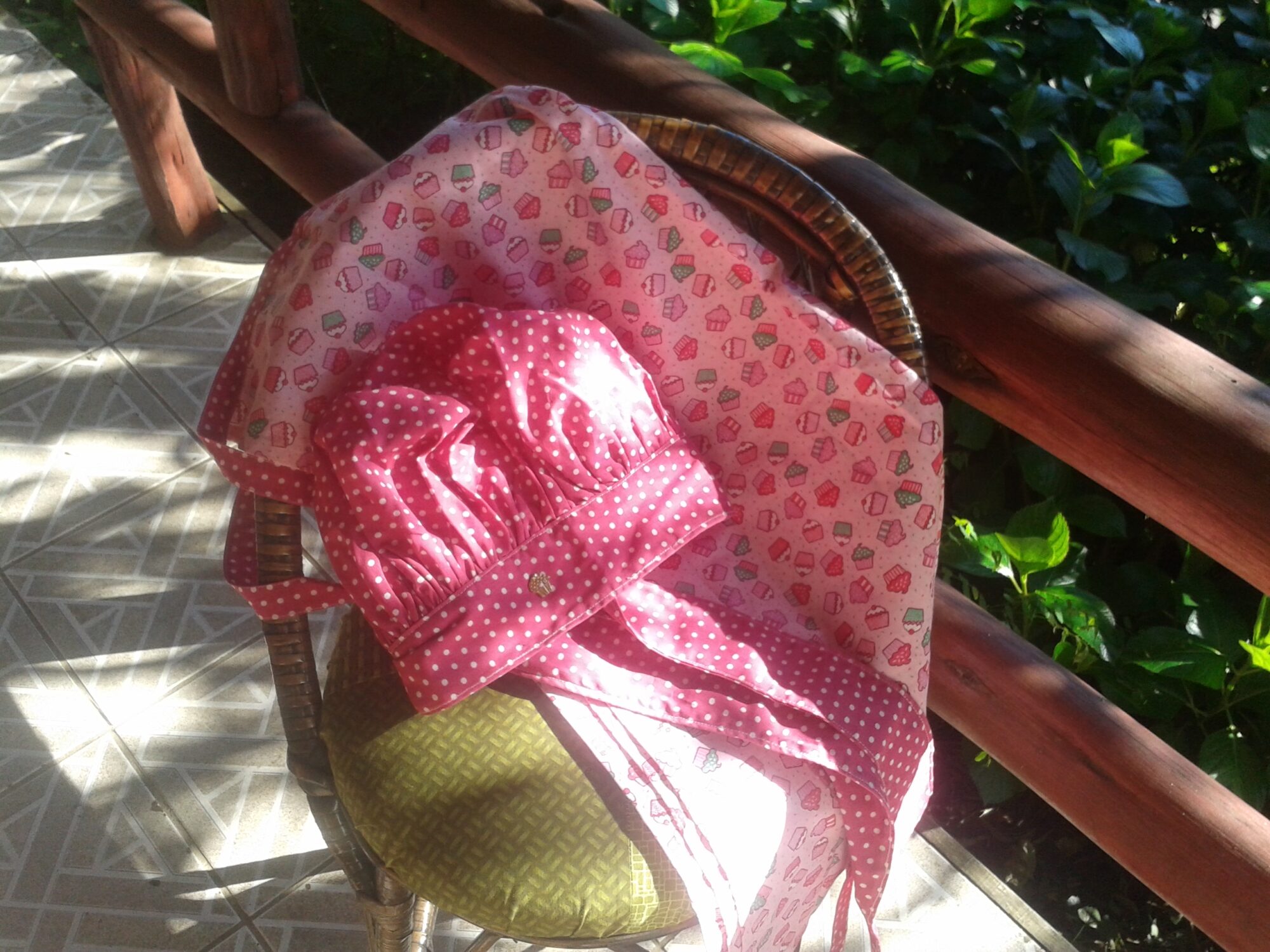 Linha Cozinha - Conjunto (1 avental de cintura e 1 touca)