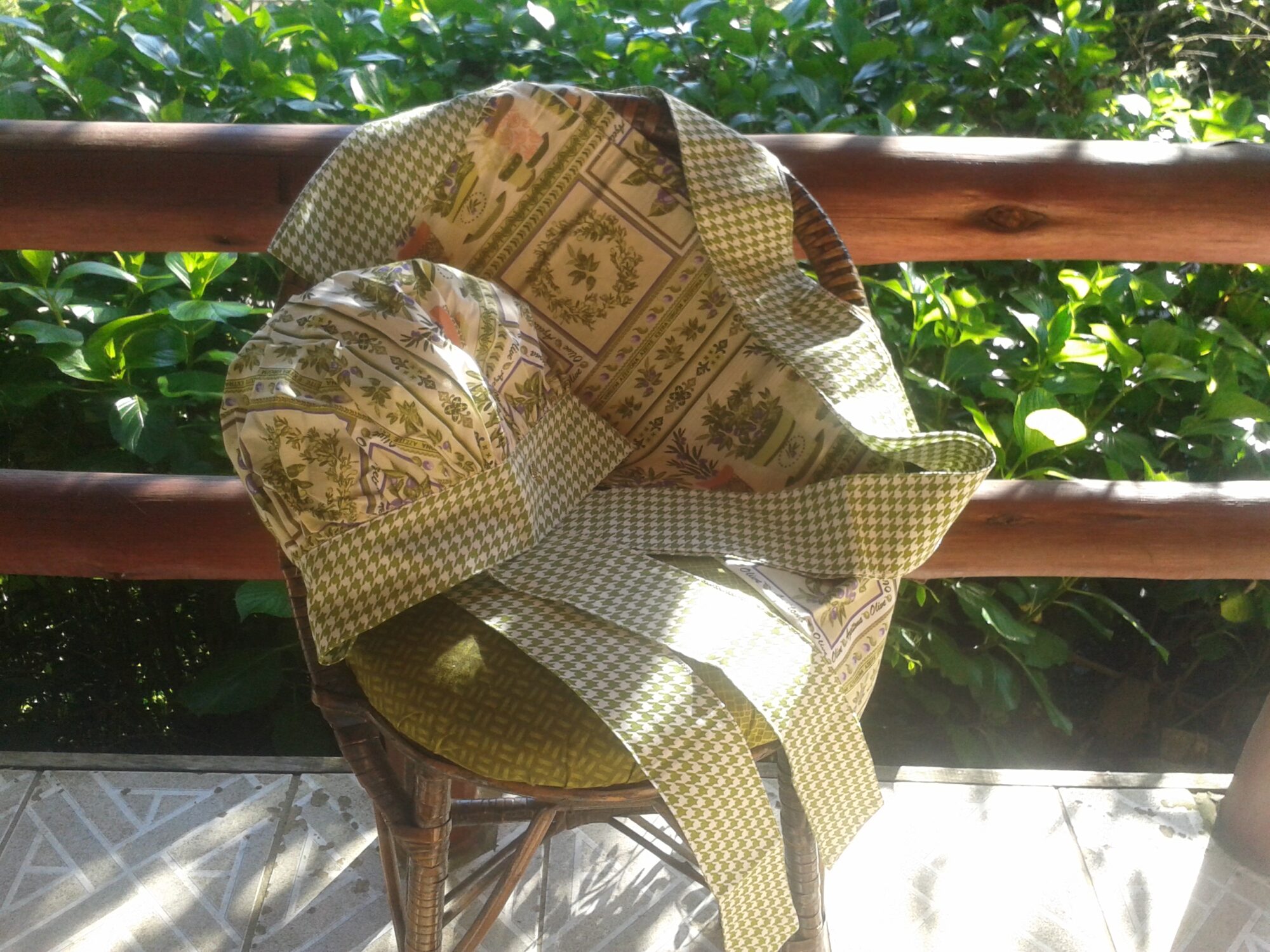 Linha Cozinha - Conjunto (1 avental de cintura e 1 touca)