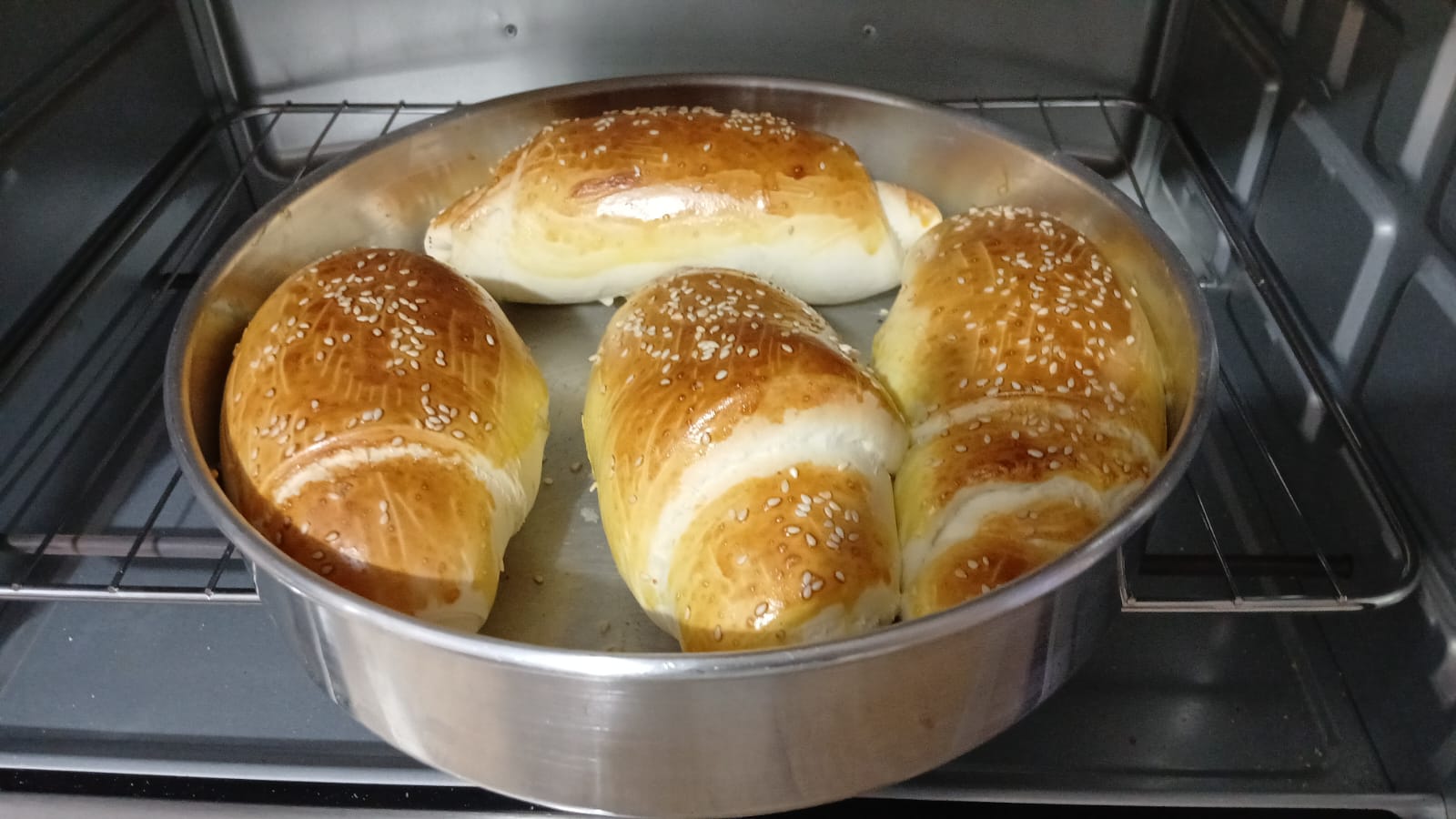 PÃOZINHO SOVADO RECHEADO COM LINGUIÇA