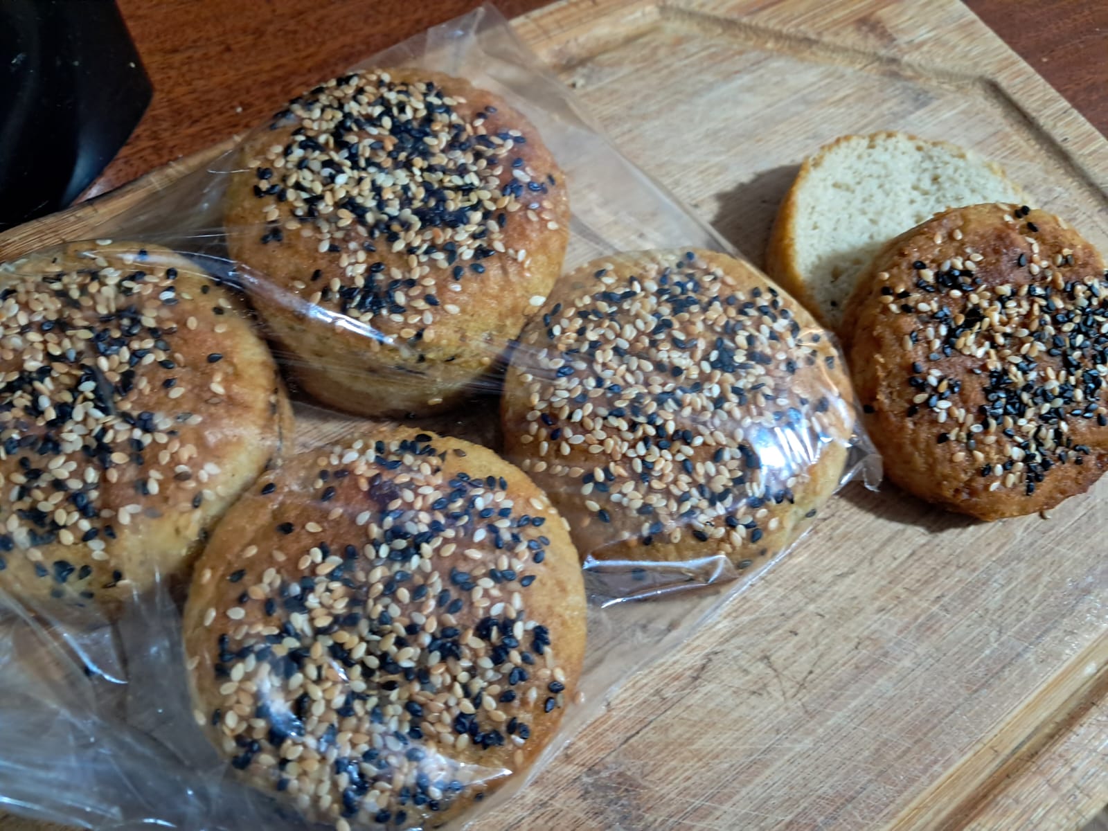 Pão de Hambúrguer sem Glúten e Vegano - 120g (pacote com 6 unidades)